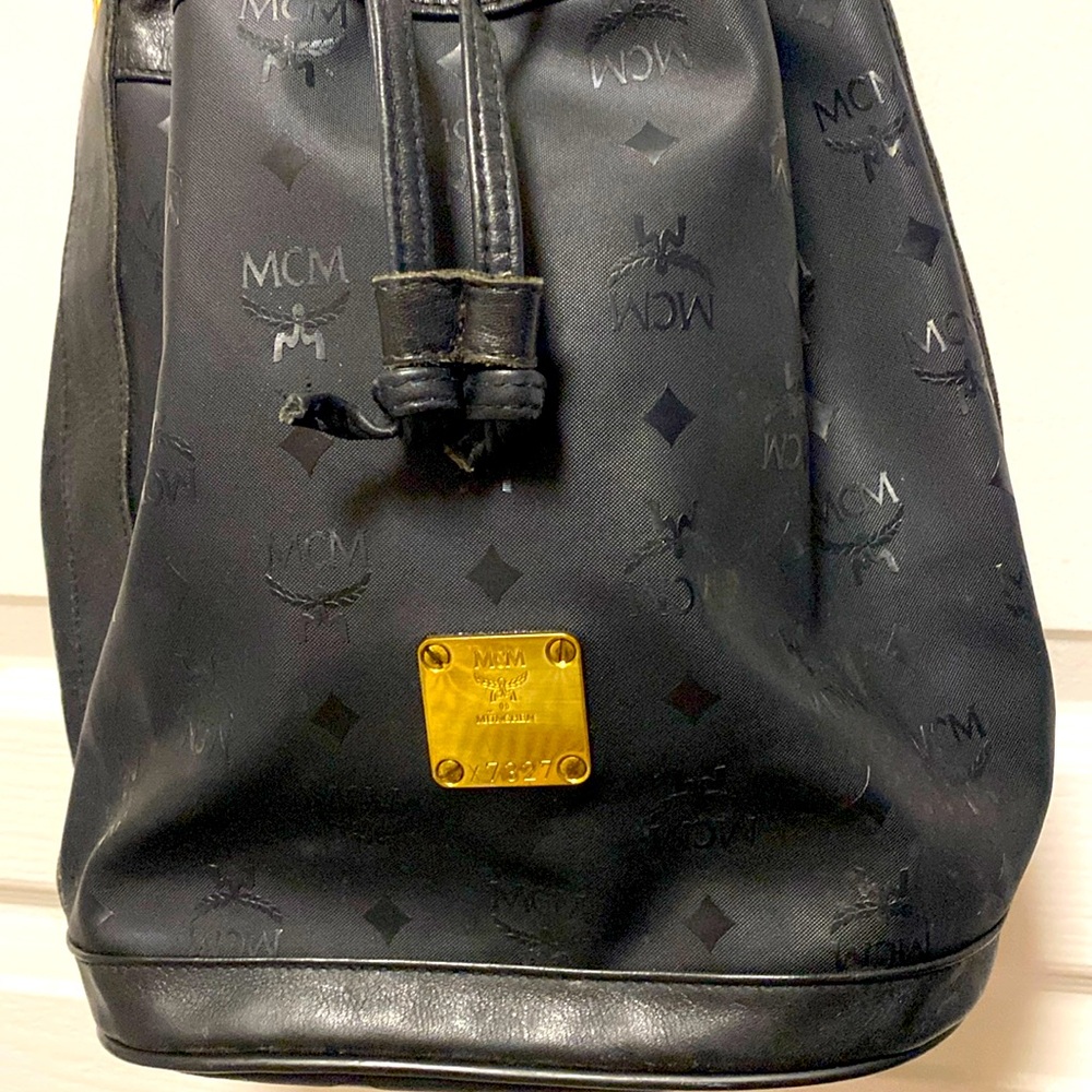 MCM BUCKET STYLE BAG IN GREAT CONDITION! PRE 💕 IN NEW CONDITION!